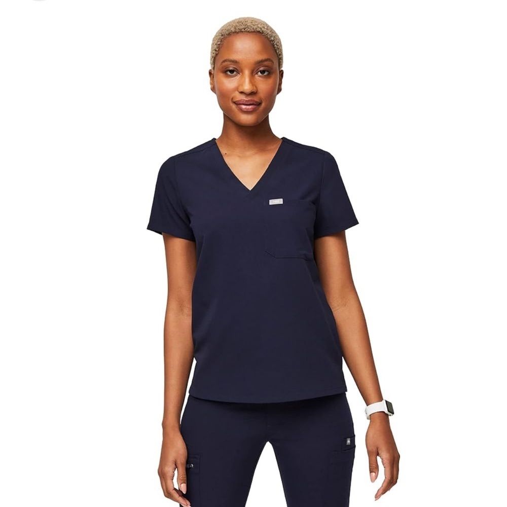 FIGS technical collection scrub top